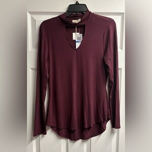 NWT Ultra Flirt Burgundy Tunic Blouse W/ Peek-a-boo Front Size Large
